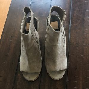 Tan open toed bootie